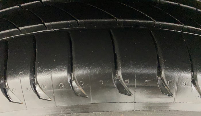 2020 KIA SONET HTX 1.0 IMT, Petrol, Manual, 1,04,558 km, Right Rear Tyre Tread