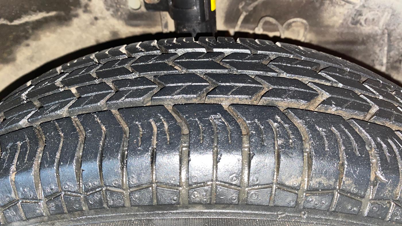 2016 Maruti Swift Dzire LXI (O), Petrol, Manual, 17,567 km, Right Front Tyre Tread