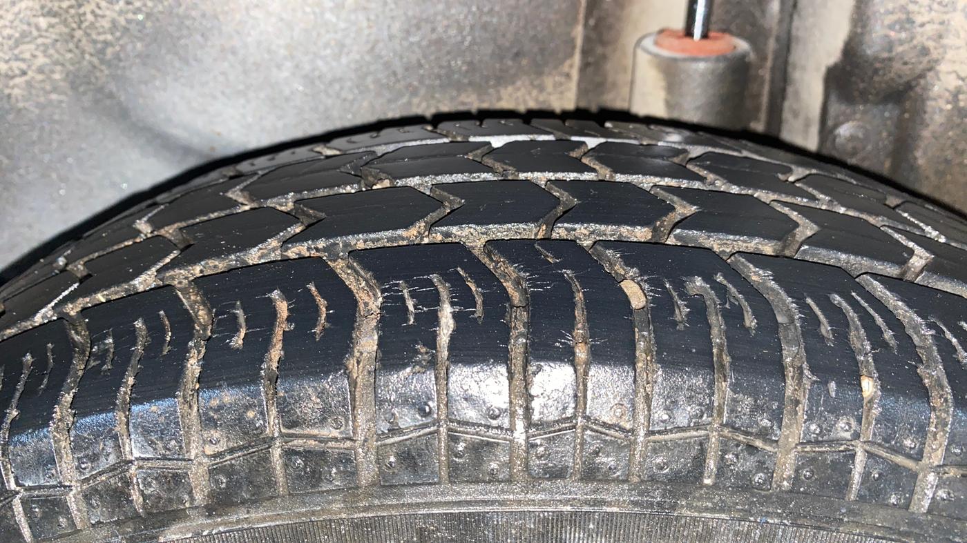 2016 Maruti Swift Dzire LXI (O), Petrol, Manual, 17,567 km, Left Rear Tyre Tread