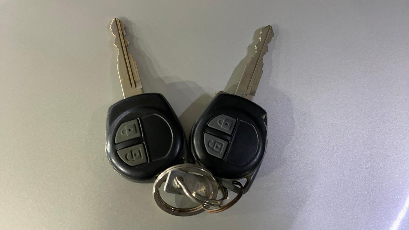 2016 Maruti Swift Dzire LXI (O), Petrol, Manual, 17,567 km, Key Close Up