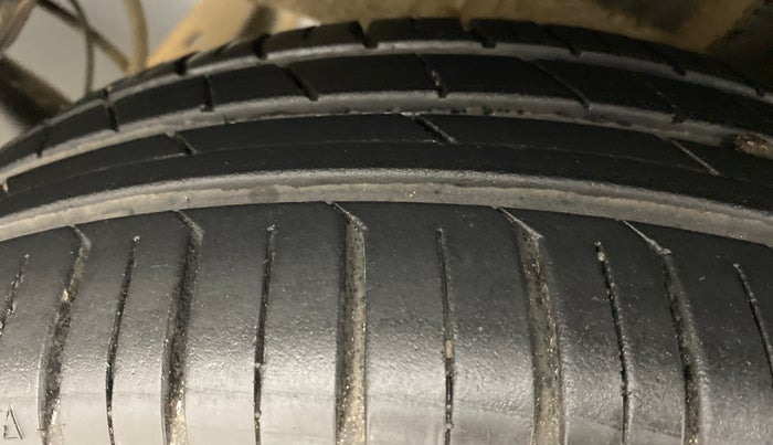 2020 Renault TRIBER RXZ AT, Petrol, Automatic, 5,948 km, Left Rear Tyre Tread