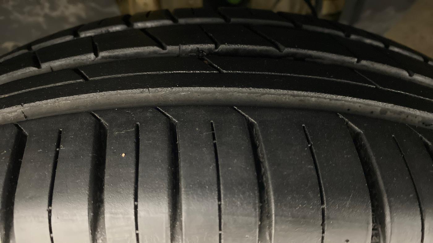 2020 Renault TRIBER RXZ AT, Petrol, Automatic, 5,948 km, Left Front Tyre Tread