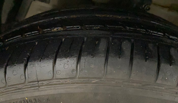 2015 Maruti Ciaz VXI+, Petrol, Manual, 78,414 km, Left Front Tyre Tread