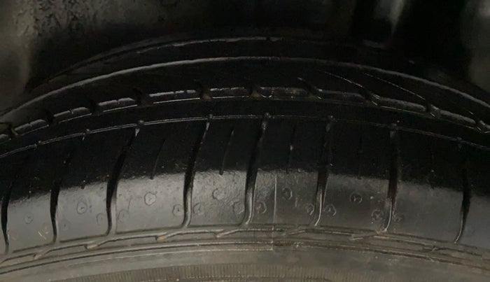 2015 Maruti Ciaz VXI+, Petrol, Manual, 78,414 km, Left Rear Tyre Tread