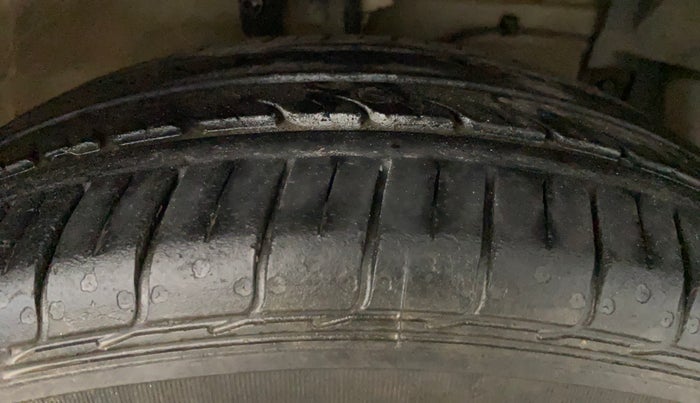 2015 Maruti Ciaz VXI+, Petrol, Manual, 78,414 km, Right Front Tyre Tread