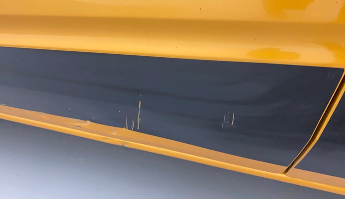 2019 Renault TRIBER RXT, Petrol, Manual, 25,013 km, Front passenger door - Minor scratches