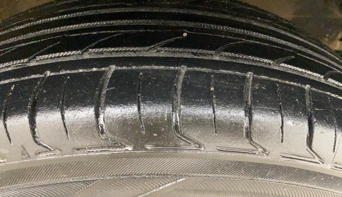 2021 Maruti S PRESSO VXI PLUS AMT, Petrol, Automatic, 1,17,083 km, Right Front Tyre Tread