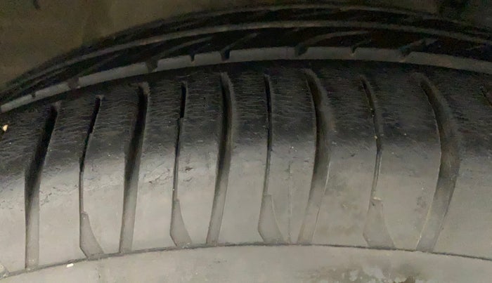 2018 Mahindra KUV 100 NXT K2 P 6 STR, Petrol, Manual, 78,861 km, Right Front Tyre Tread