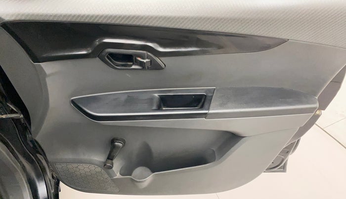 2018 Mahindra KUV 100 NXT K2 P 6 STR, Petrol, Manual, 78,861 km, Driver Side Door Panels Control