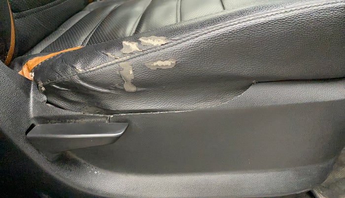 2018 Mahindra KUV 100 NXT K2 P 6 STR, Petrol, Manual, 78,861 km, Driver Side Adjustment Panel