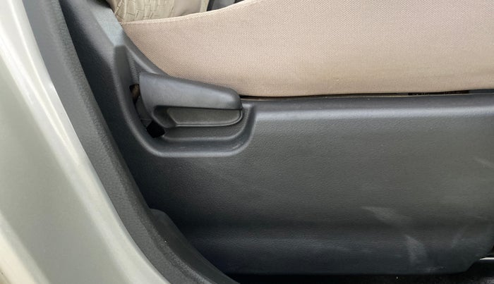 2014 Maruti Wagon R 1.0 VXI, Petrol, Manual, 37,808 km, Driver Side Adjustment Panel