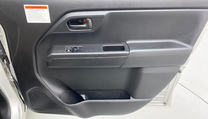 2021 Maruti New Wagon-R LXI CNG 1.0 L, CNG, Manual, 18,687 km, Driver Side Door Panels Control