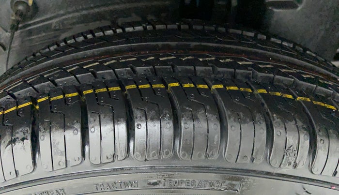 2014 Toyota Etios Liva D 4D GD, Diesel, Manual, 1,76,983 km, Left Rear Tyre Tread