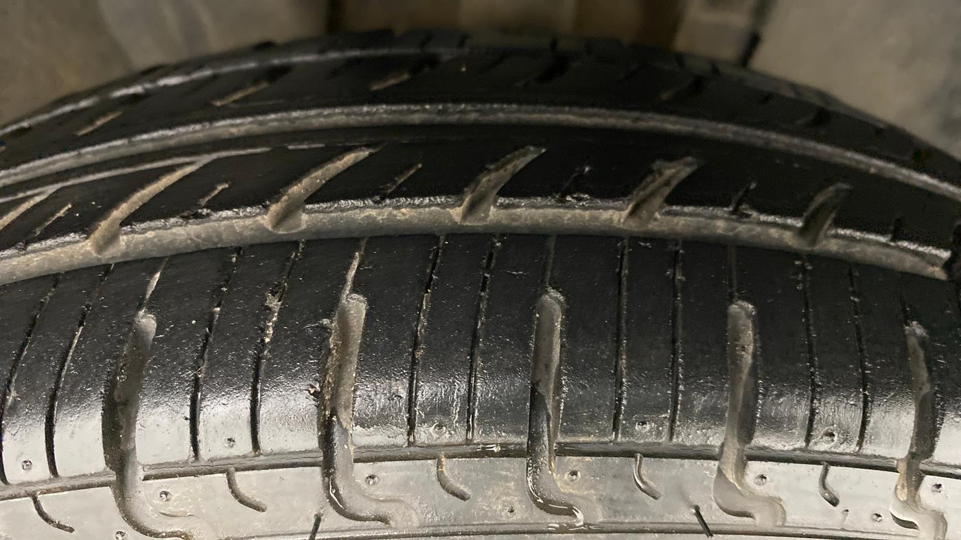 2017 Renault Kwid CLIMBER 1.0 AT, Petrol, Automatic, 23,090 km, Right Front Tyre Tread