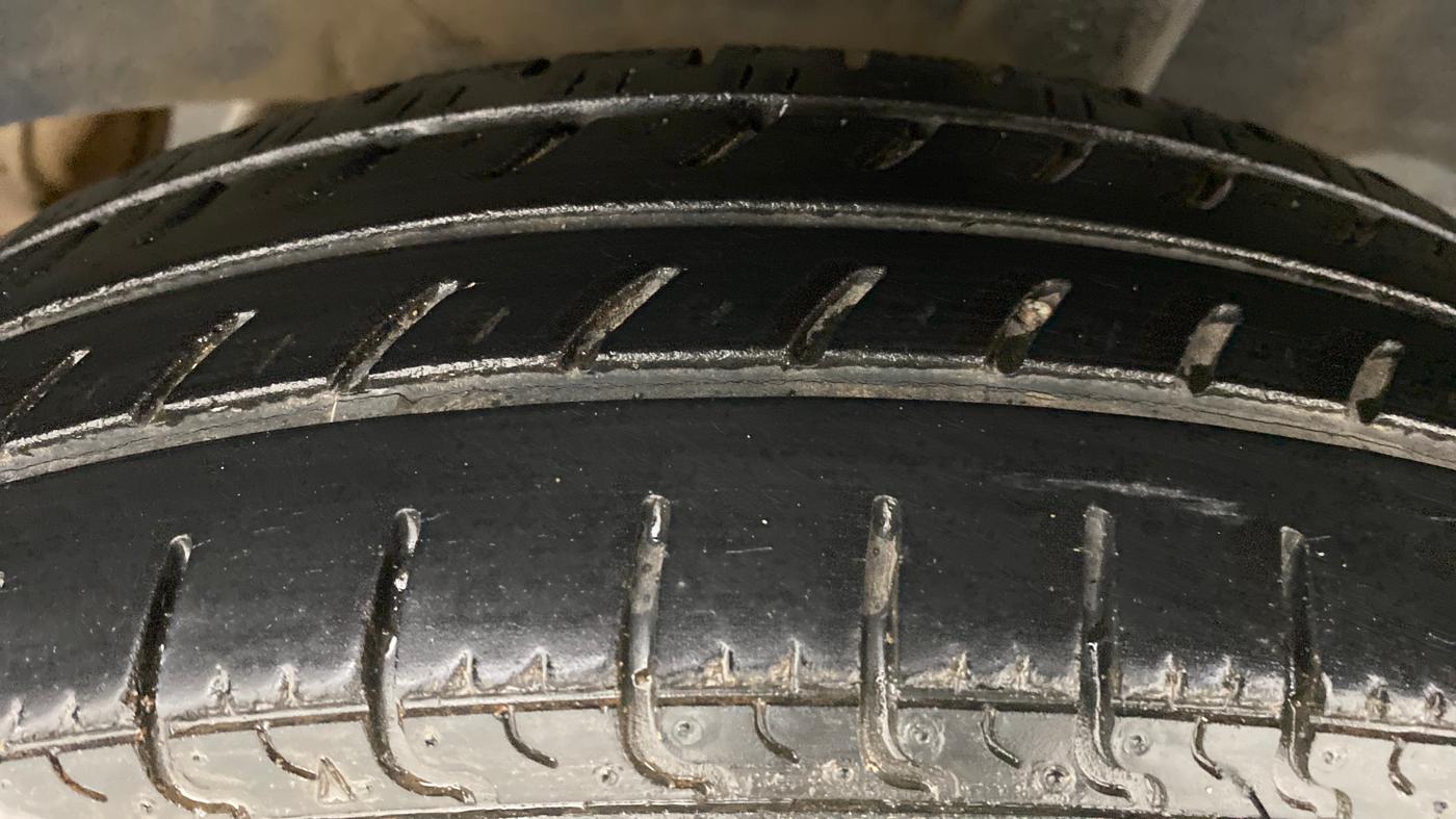 2017 Renault Kwid CLIMBER 1.0 AT, Petrol, Automatic, 23,090 km, Left Rear Tyre Tread
