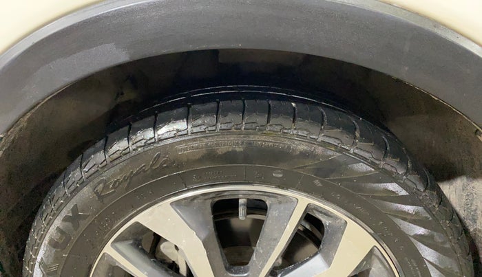 2021 Mahindra XUV300 W8 (O) 1.5 DIESEL AMT, Diesel, Automatic, 60,064 km, Left Front Tyre Tread