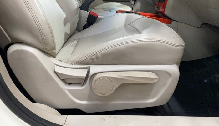 2021 Mahindra XUV300 W8 (O) 1.5 DIESEL AMT, Diesel, Automatic, 60,064 km, Driver Side Adjustment Panel