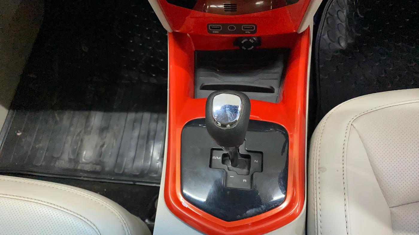 2021 Mahindra XUV300 W8 (O) 1.5 DIESEL AMT, Diesel, Automatic, 60,064 km, Gear Lever