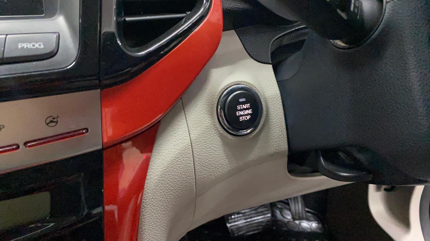 2021 Mahindra XUV300 W8 (O) 1.5 DIESEL AMT, Diesel, Automatic, 60,064 km, Keyless Start/ Stop Button