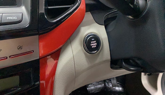 2021 Mahindra XUV300 W8 (O) 1.5 DIESEL AMT, Diesel, Automatic, 60,064 km, Keyless Start/ Stop Button