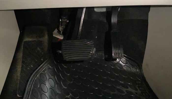 2021 Mahindra XUV300 W8 (O) 1.5 DIESEL AMT, Diesel, Automatic, 60,064 km, Pedals