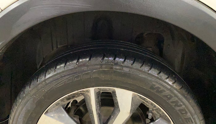 2021 Mahindra XUV300 W8 (O) 1.5 DIESEL AMT, Diesel, Automatic, 60,064 km, Right Rear Tyre Tread