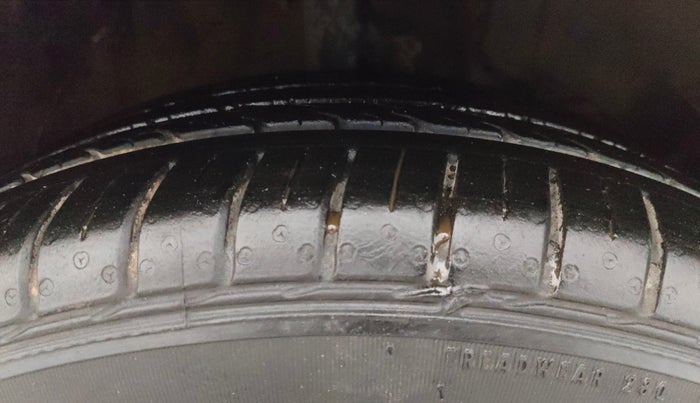 2020 Toyota Glanza V CVT, Petrol, Automatic, 70,840 km, Right Front Tyre Tread