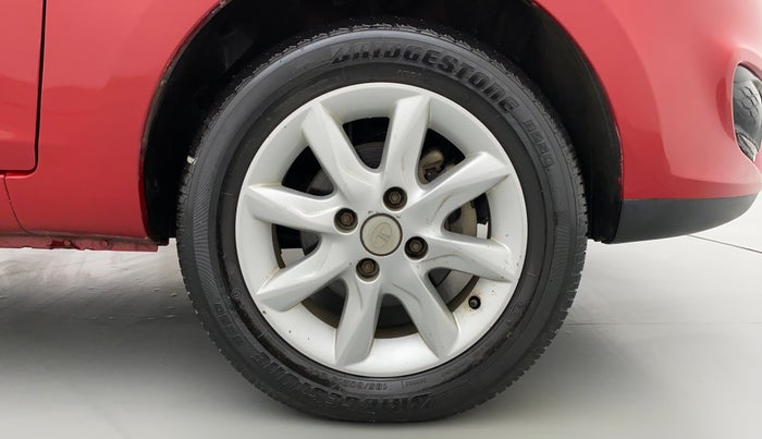 2016 Tata Zest XT RT, Petrol, Manual, 41,657 km, Right Front Wheel