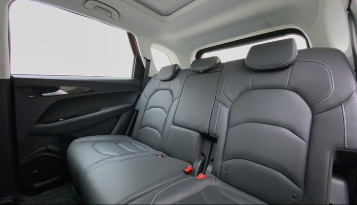 2020 MG HECTOR SHARP DCT PETROL, Petrol, Automatic, 10,089 km, Right Side Rear Door Cabin