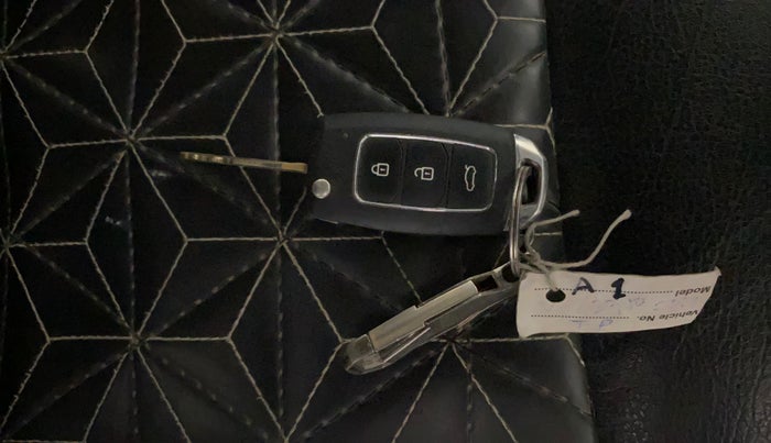 2019 Hyundai NEW SANTRO SPORTZ MT, Petrol, Manual, 84,826 km, Key Close Up