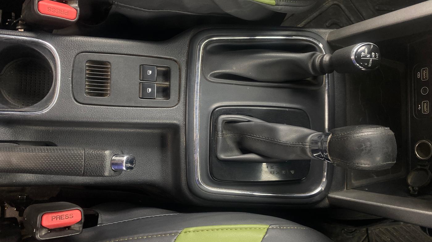 2021 Mahindra Thar LX D 4WD AT CONVERTIBLE, Diesel, Automatic, 99,439 km, Gear Lever