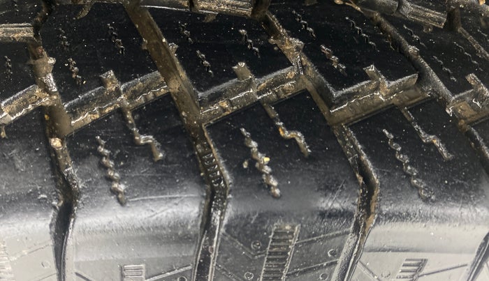 2021 Mahindra Thar LX D 4WD AT CONVERTIBLE, Diesel, Automatic, 99,439 km, Left Rear Tyre Tread