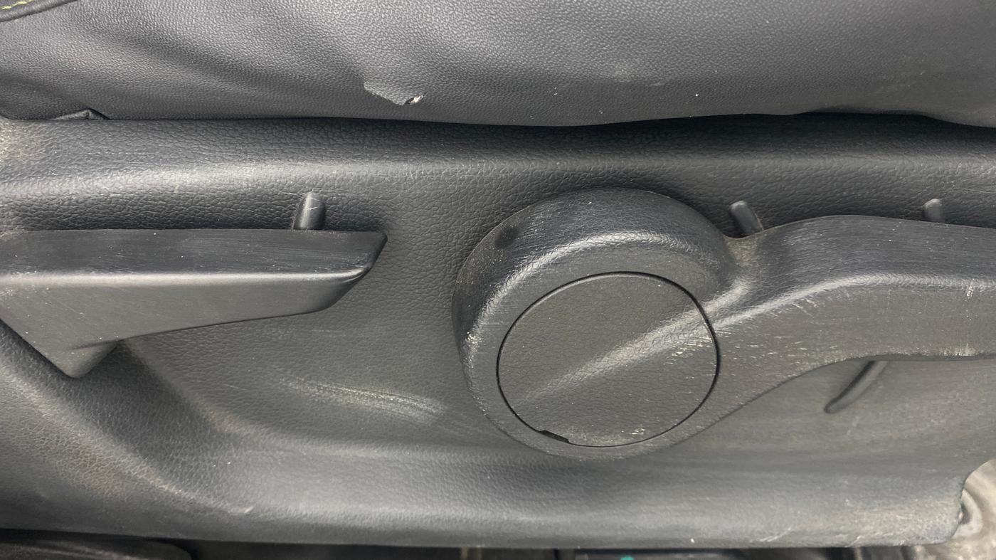 2021 Mahindra Thar LX D 4WD AT CONVERTIBLE, Diesel, Automatic, 99,439 km, Driver Side Adjustment Panel