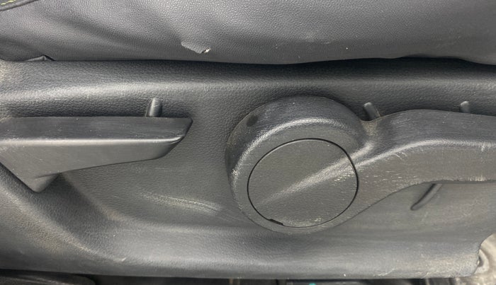 2021 Mahindra Thar LX D 4WD AT CONVERTIBLE, Diesel, Automatic, 99,439 km, Driver Side Adjustment Panel