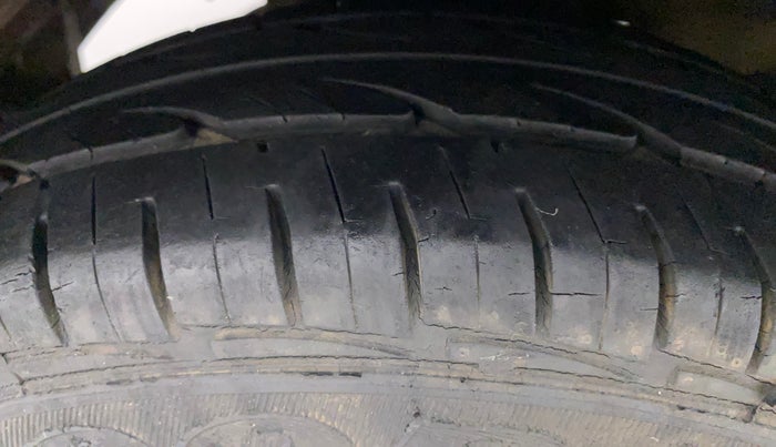 2012 Hyundai Eon ERA +, Petrol, Manual, 10,115 km, Right Rear Tyre Tread