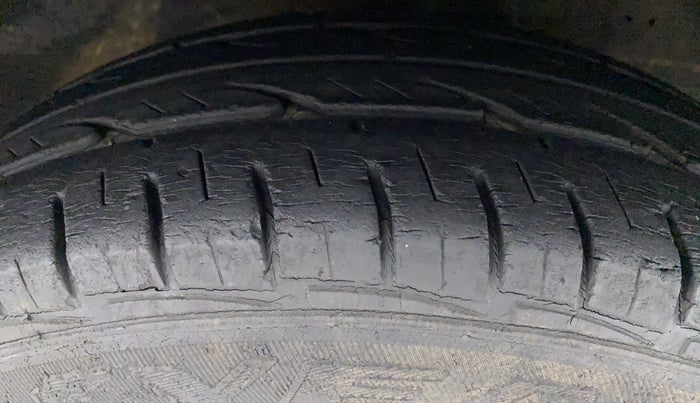 2012 Hyundai Eon ERA +, Petrol, Manual, 10,115 km, Right Front Tyre Tread