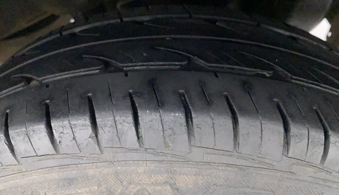 2012 Hyundai Eon ERA +, Petrol, Manual, 10,115 km, Left Rear Tyre Tread