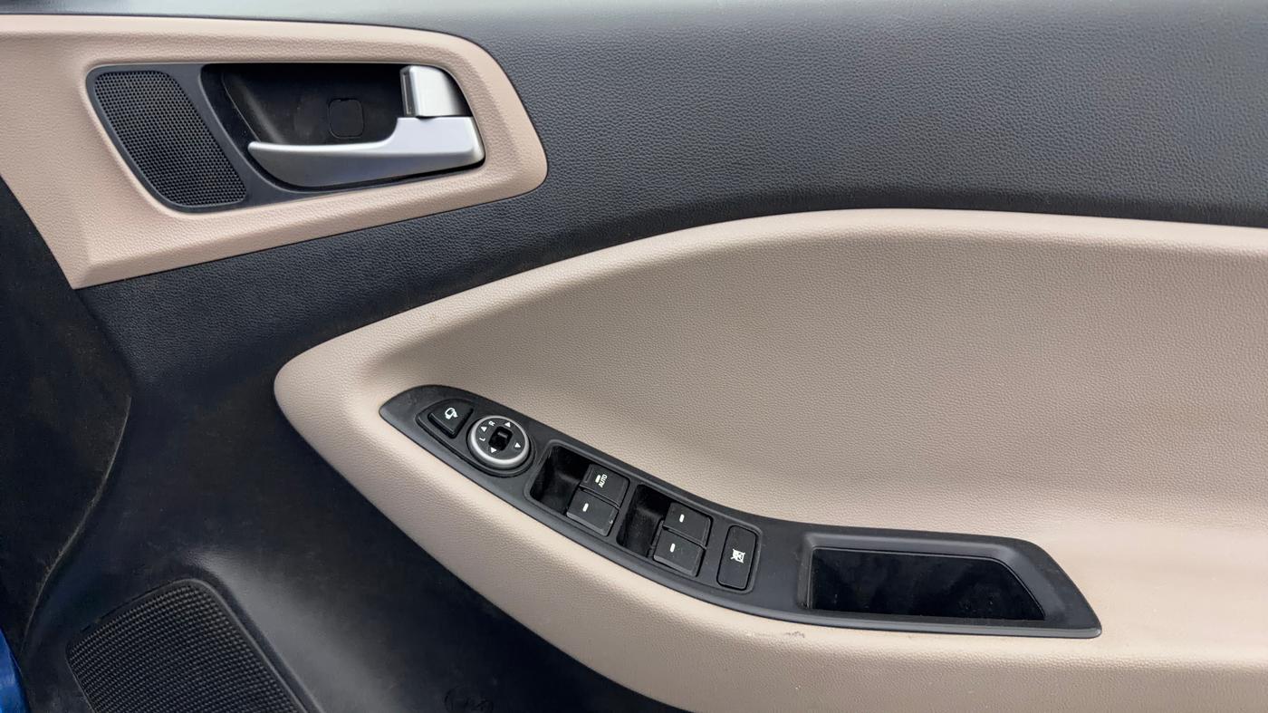 2019 Hyundai Elite i20 ASTA 1.2 (O), Petrol, Manual, 68,566 km, Driver Side Door Panels Control