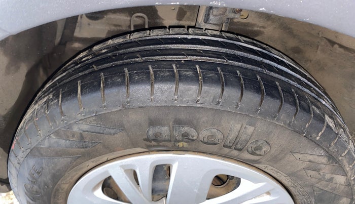 2015 Maruti Swift Dzire VXI, Petrol, Manual, 1,01,457 km, Left Front Tyre Tread