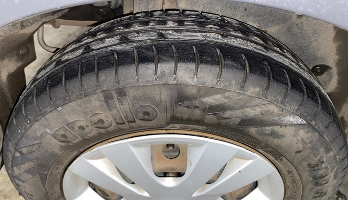 2015 Maruti Swift Dzire VXI, Petrol, Manual, 1,01,457 km, Right Rear Tyre Tread