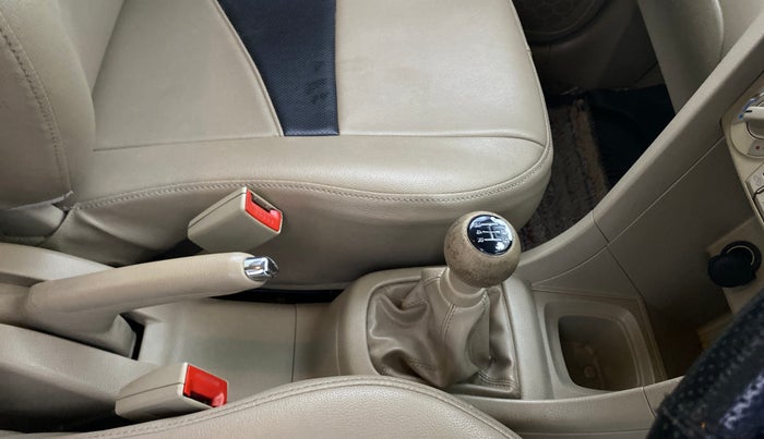 2015 Maruti Swift Dzire VXI, Petrol, Manual, 1,01,457 km, Gear Lever