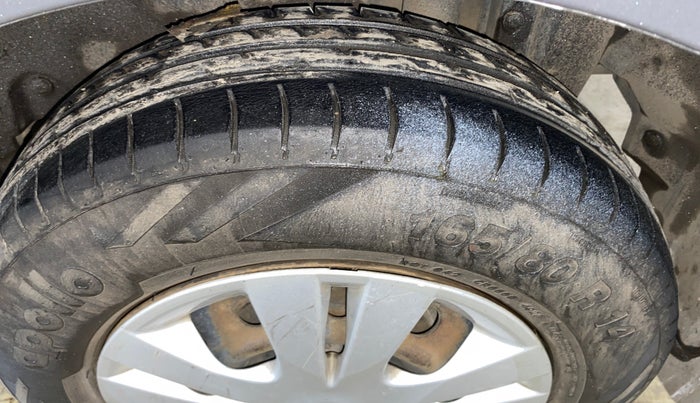2015 Maruti Swift Dzire VXI, Petrol, Manual, 1,01,457 km, Left Rear Tyre Tread