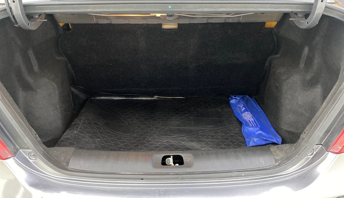 2015 Maruti Swift Dzire VXI, Petrol, Manual, 1,01,457 km, Boot Inside