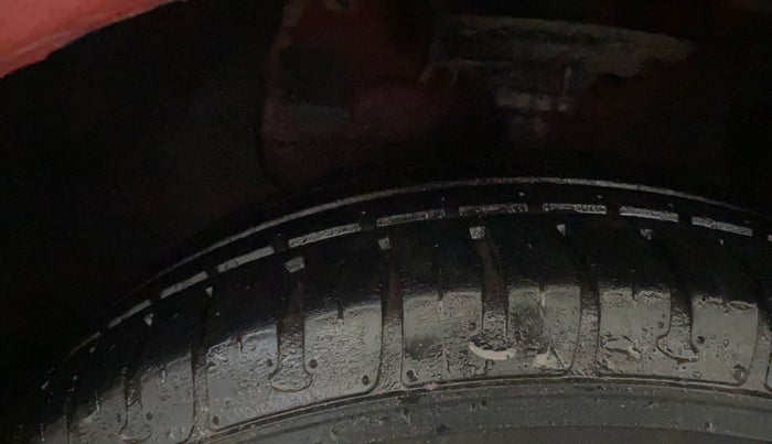 2014 Hyundai Elite i20 MAGNA 1.2, Petrol, Manual, 38,127 km, Left Front Tyre Tread