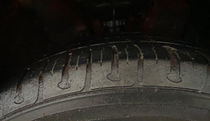 2014 Hyundai Elite i20 MAGNA 1.2, Petrol, Manual, 38,127 km, Right Front Tyre Tread