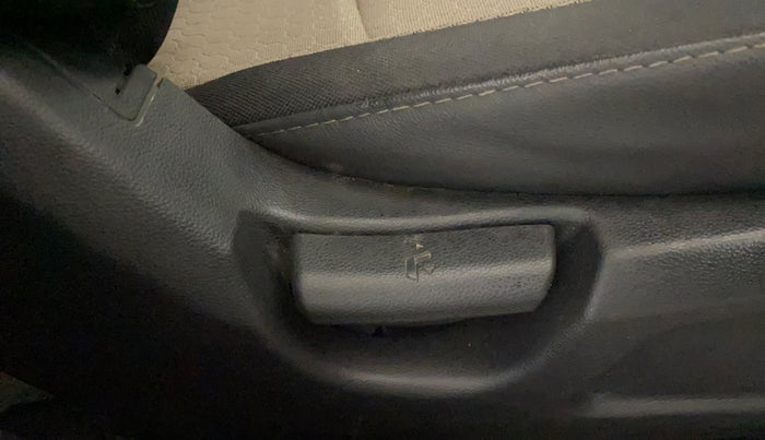 2014 Hyundai Elite i20 MAGNA 1.2, Petrol, Manual, 38,127 km, Driver Side Adjustment Panel