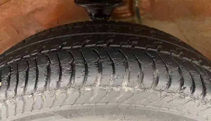 2015 Maruti Alto K10 VXI AMT, Petrol, Automatic, 18,984 km, Left Front Tyre Tread