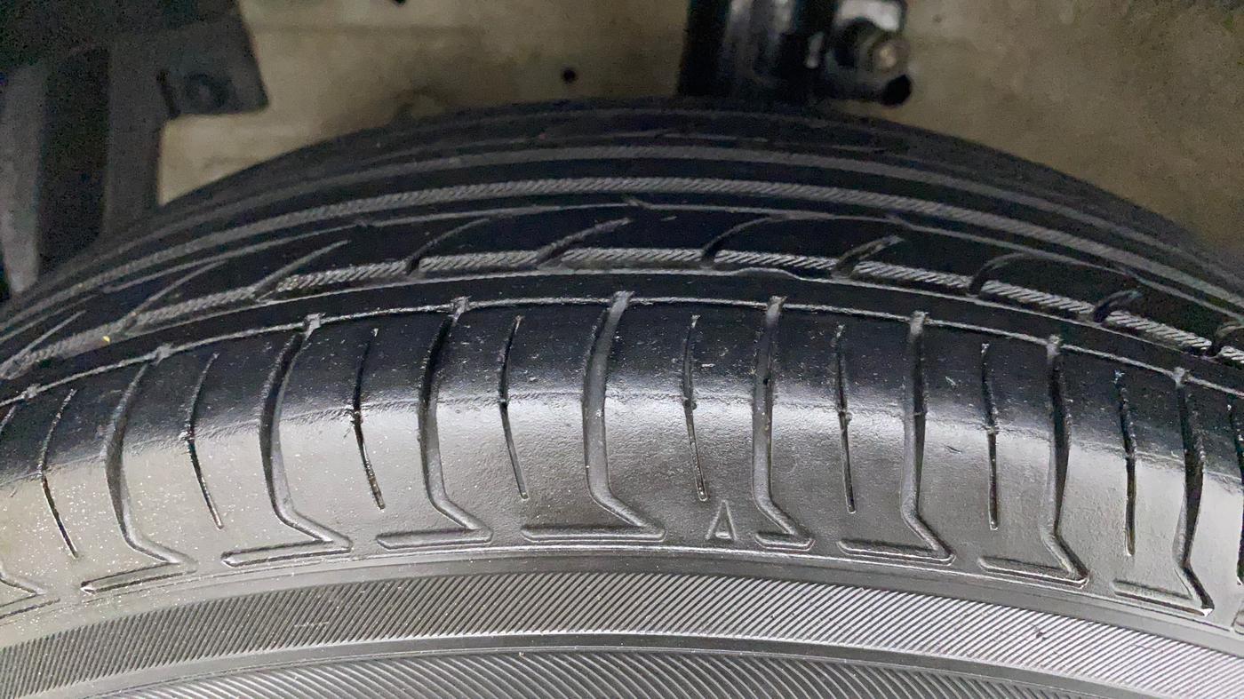 2012 Maruti Swift Dzire VDI, Diesel, Manual, 72,940 km, Left Front Tyre Tread