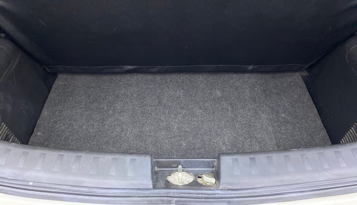 2014 Maruti Swift VXI D, Petrol, Manual, 70,958 km, Boot Inside