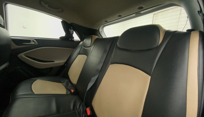 2015 Hyundai Elite i20 SPORTZ 1.2, Petrol, Manual, 50,245 km, Right Side Rear Door Cabin
